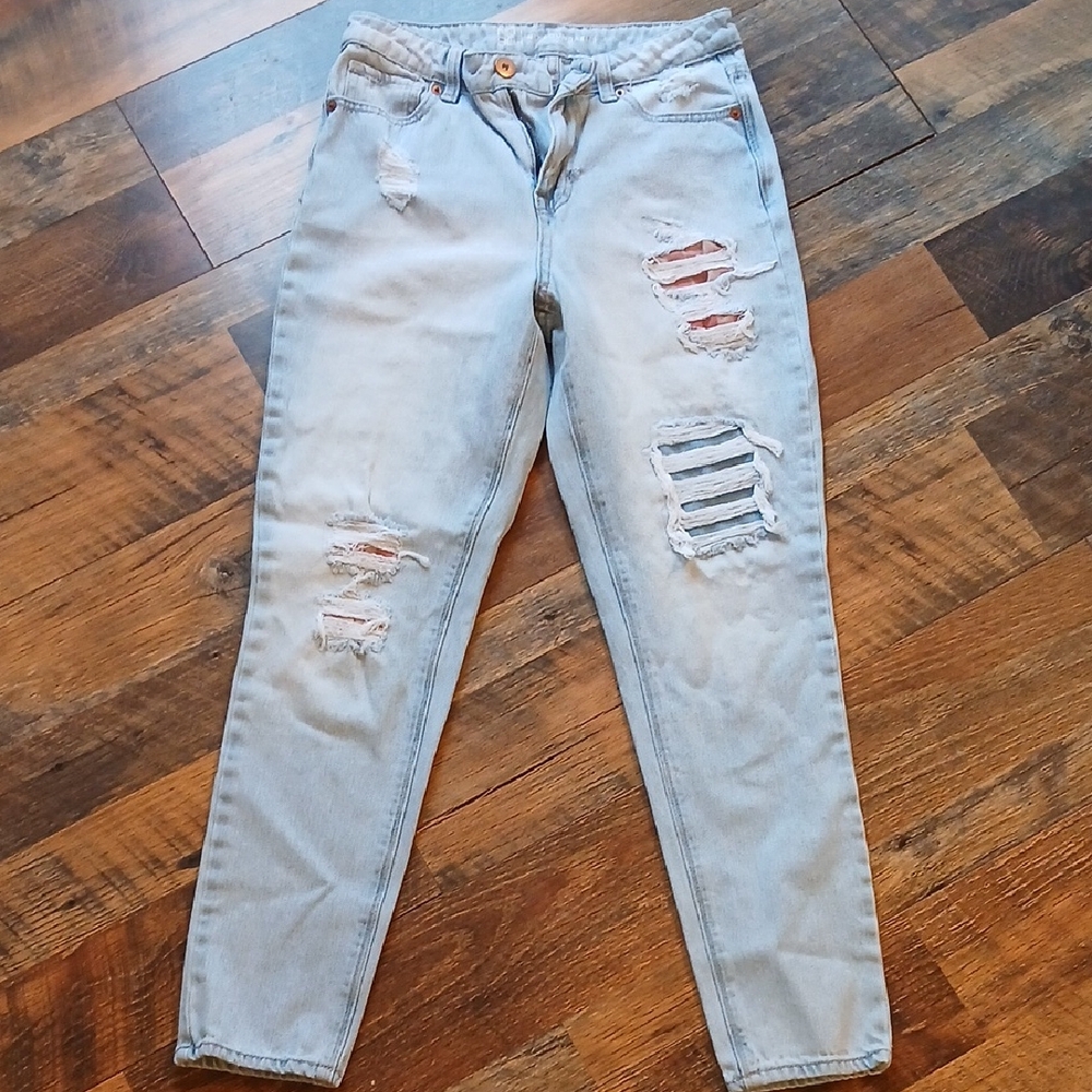 No Boundaries Light Wash Distressed Ankle Jeans